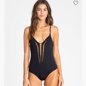 NWT ☀️Billabong2020 Crochet One Piece☀️size M